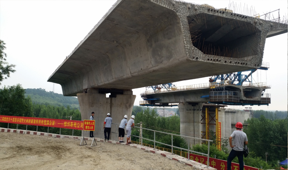 漢十鐵路谷城特大橋跨襄渝鐵路轉(zhuǎn)體橋（中鐵十二局）
