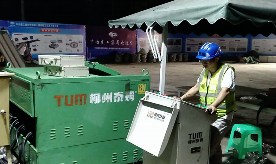 重慶快速路一橫線歇馬萬家溝大橋轉(zhuǎn)體橋（中冶建工）