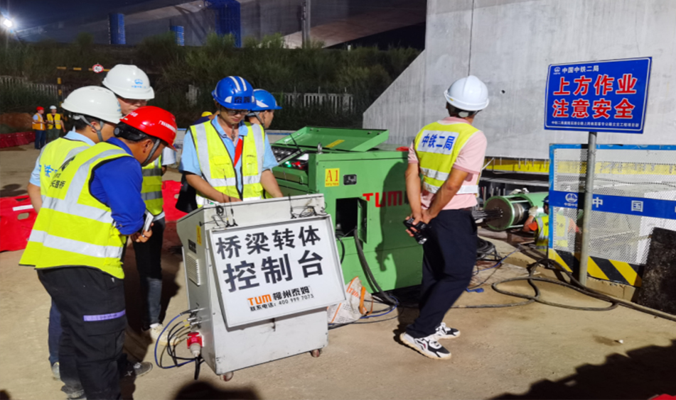 吳隆高速上跨南昆客專公路立交橋轉(zhuǎn)體橋（中鐵二局）